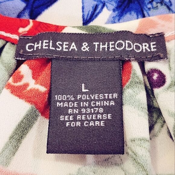 Chelsea & Theodore Bright Floral Flutter Sleeve Scoop Neck Blouse - Picture 6 of 7